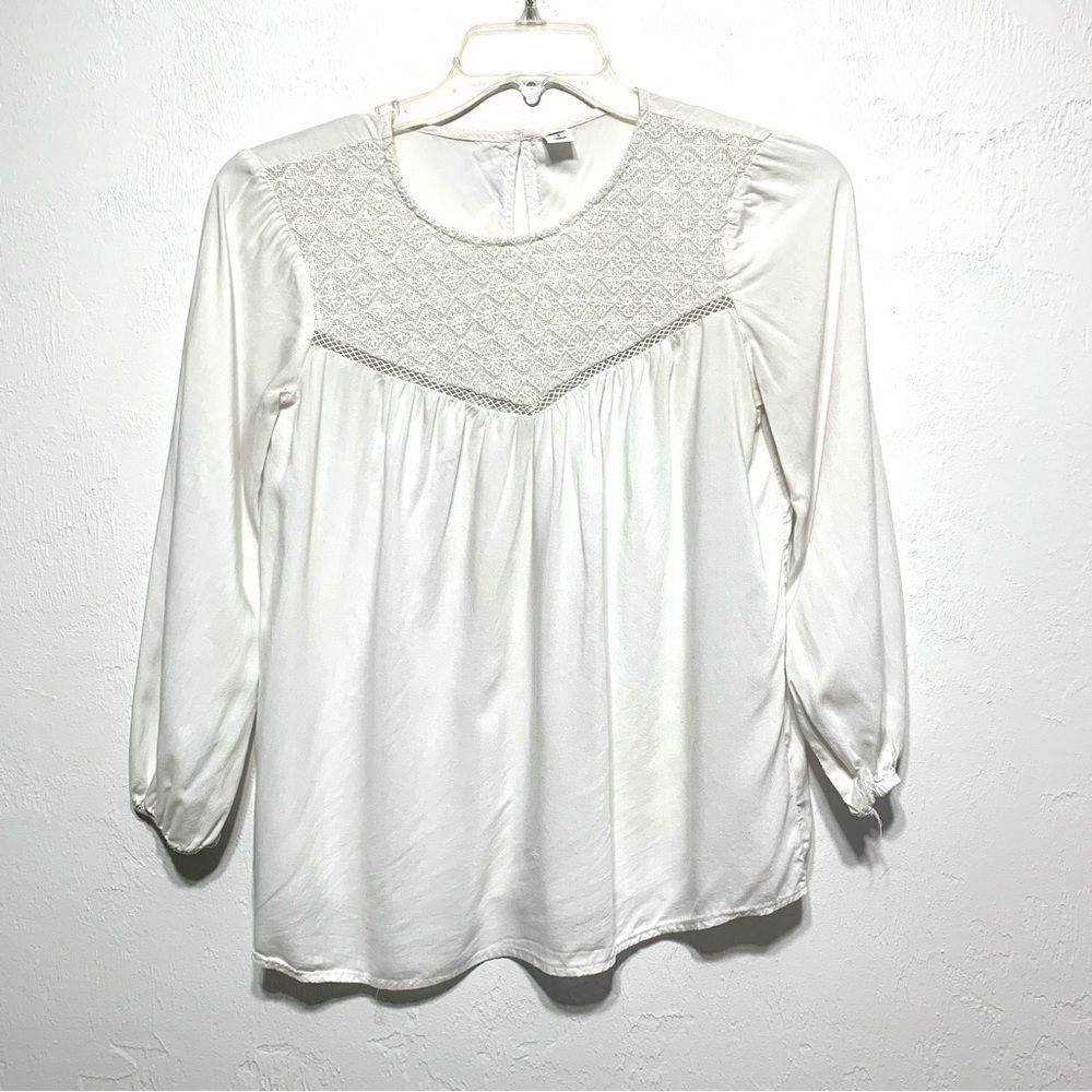 Old Navy Flowy White Embroidered Round Neck Blouse size Small